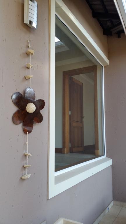 6 On Acacia Bed & Breakfast Johannesburg Ngoại thất bức ảnh