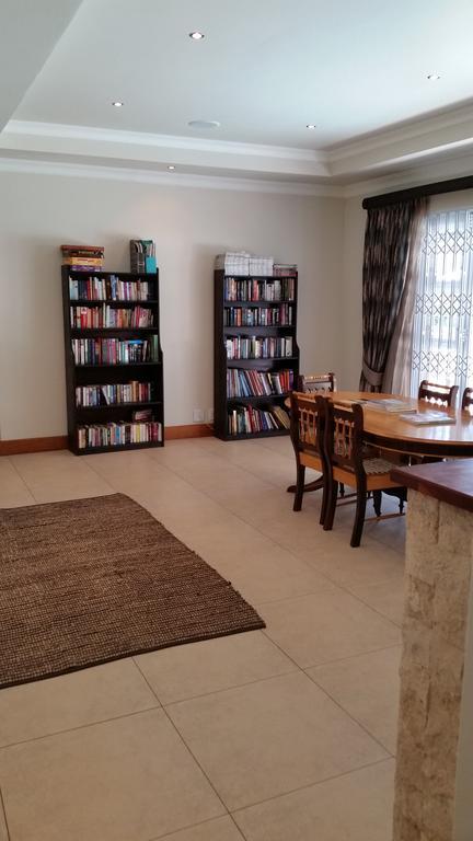 6 On Acacia Bed & Breakfast Johannesburg Ngoại thất bức ảnh