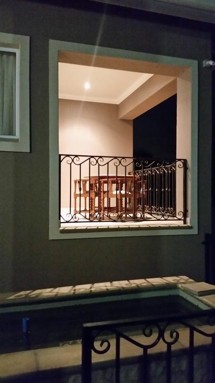 6 On Acacia Bed & Breakfast Johannesburg Ngoại thất bức ảnh