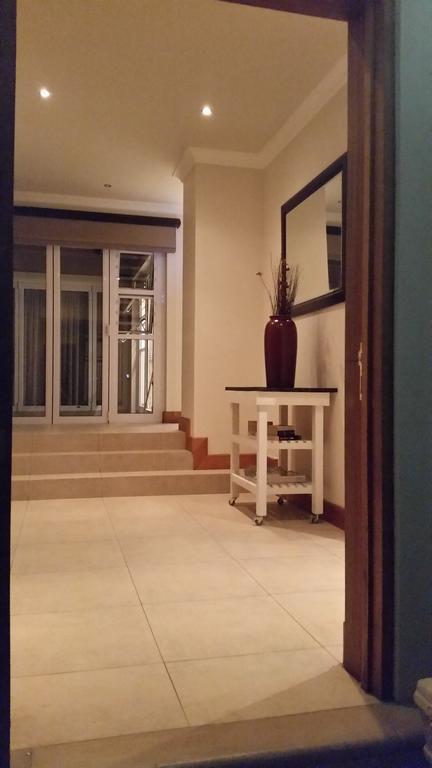 6 On Acacia Bed & Breakfast Johannesburg Ngoại thất bức ảnh