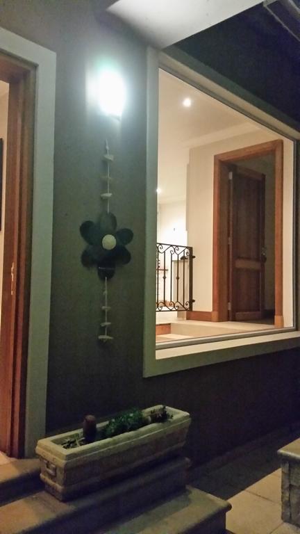 6 On Acacia Bed & Breakfast Johannesburg Ngoại thất bức ảnh