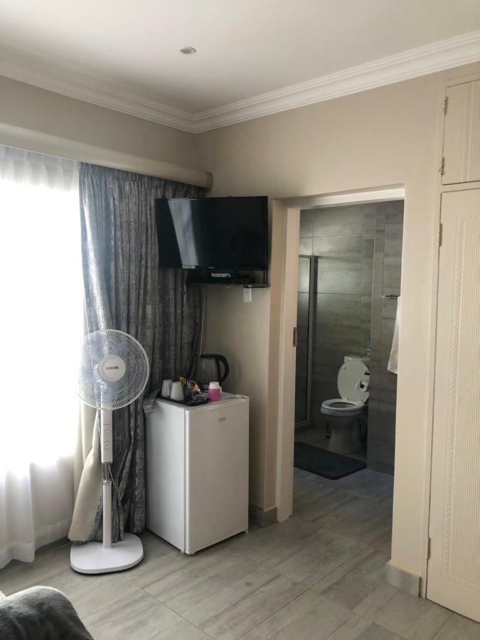 6 On Acacia Bed & Breakfast Johannesburg Ngoại thất bức ảnh
