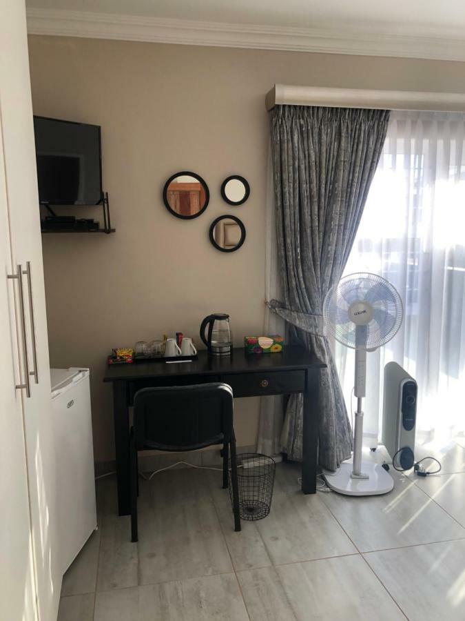 6 On Acacia Bed & Breakfast Johannesburg Ngoại thất bức ảnh