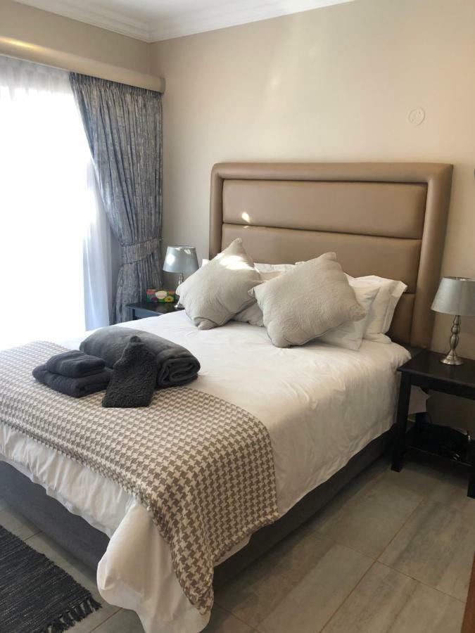 6 On Acacia Bed & Breakfast Johannesburg Ngoại thất bức ảnh