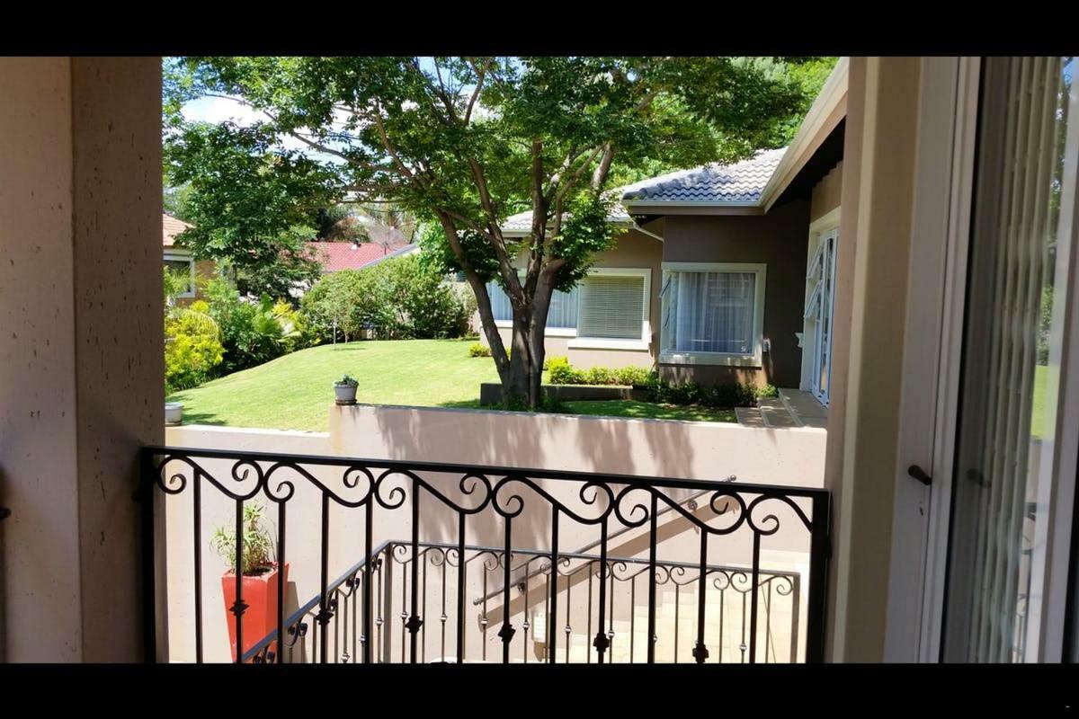 6 On Acacia Bed & Breakfast Johannesburg Ngoại thất bức ảnh