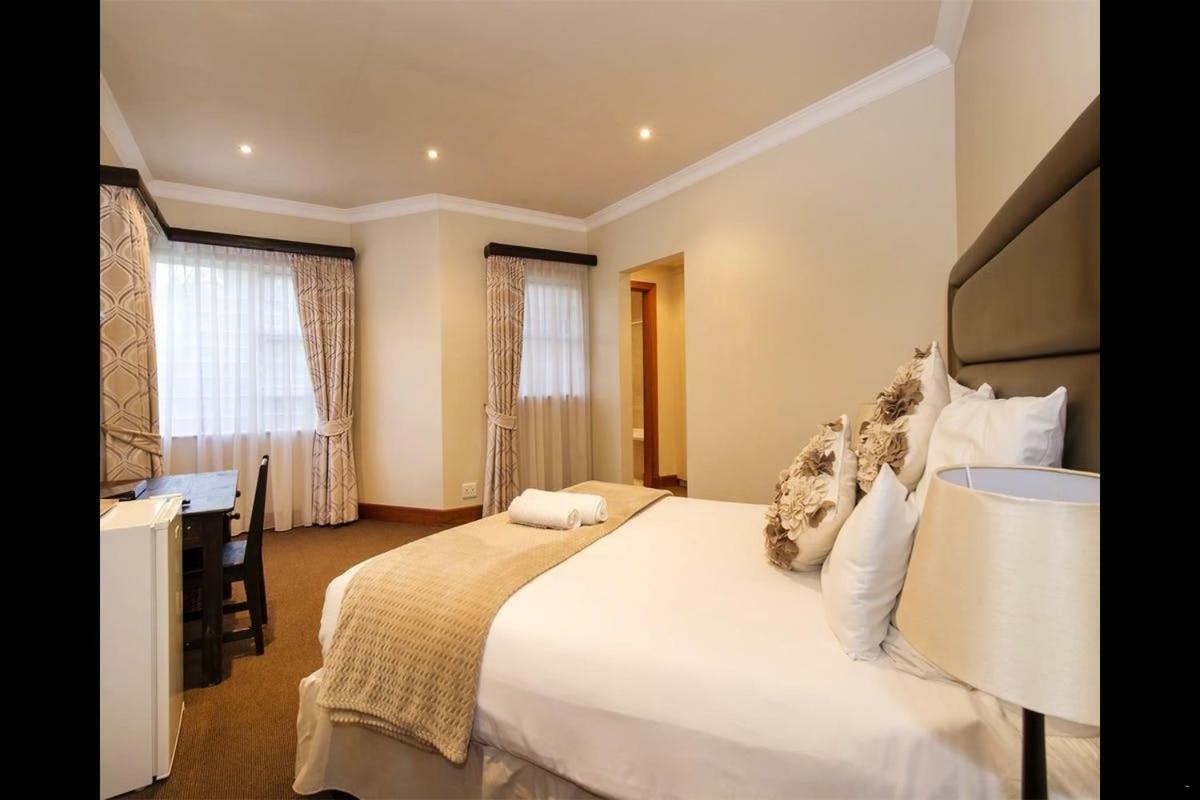 6 On Acacia Bed & Breakfast Johannesburg Ngoại thất bức ảnh